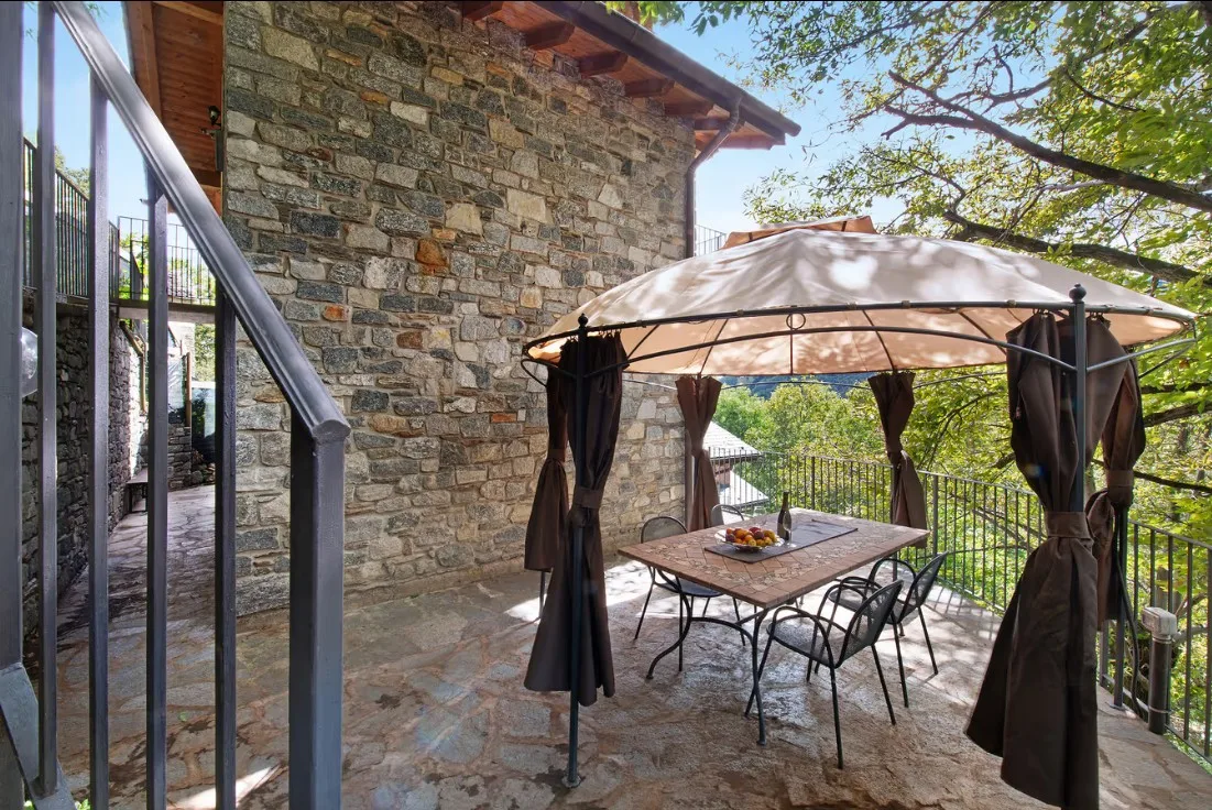 Gazebo esterno della camera B2