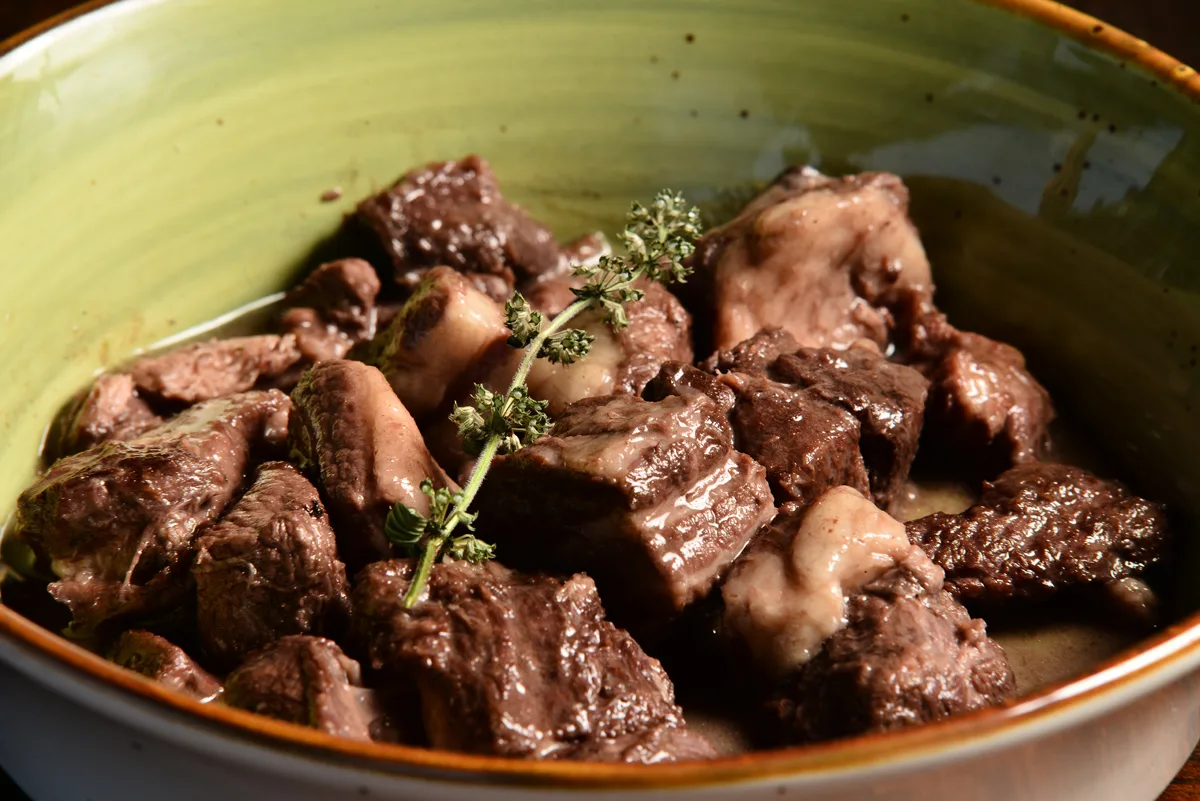Piatto di carne servito all'agriturismo